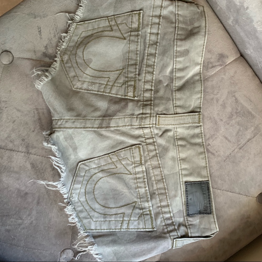 Shorts - Picture 2 of 4